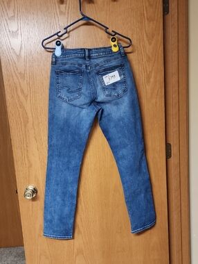 Silver jeans womens 28x29 number 5393